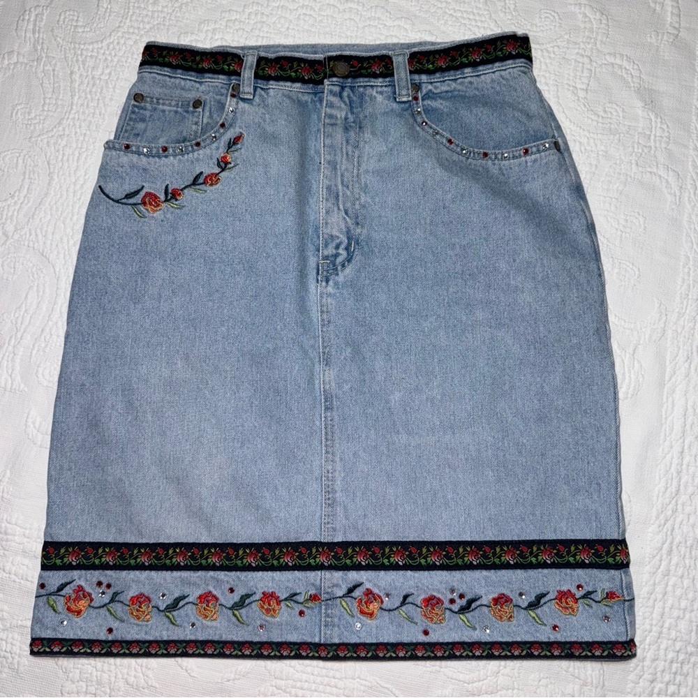 Vintage Denim Skirt Embroidered Rose Detailing 100% Cotton Size 8 Bill Blass